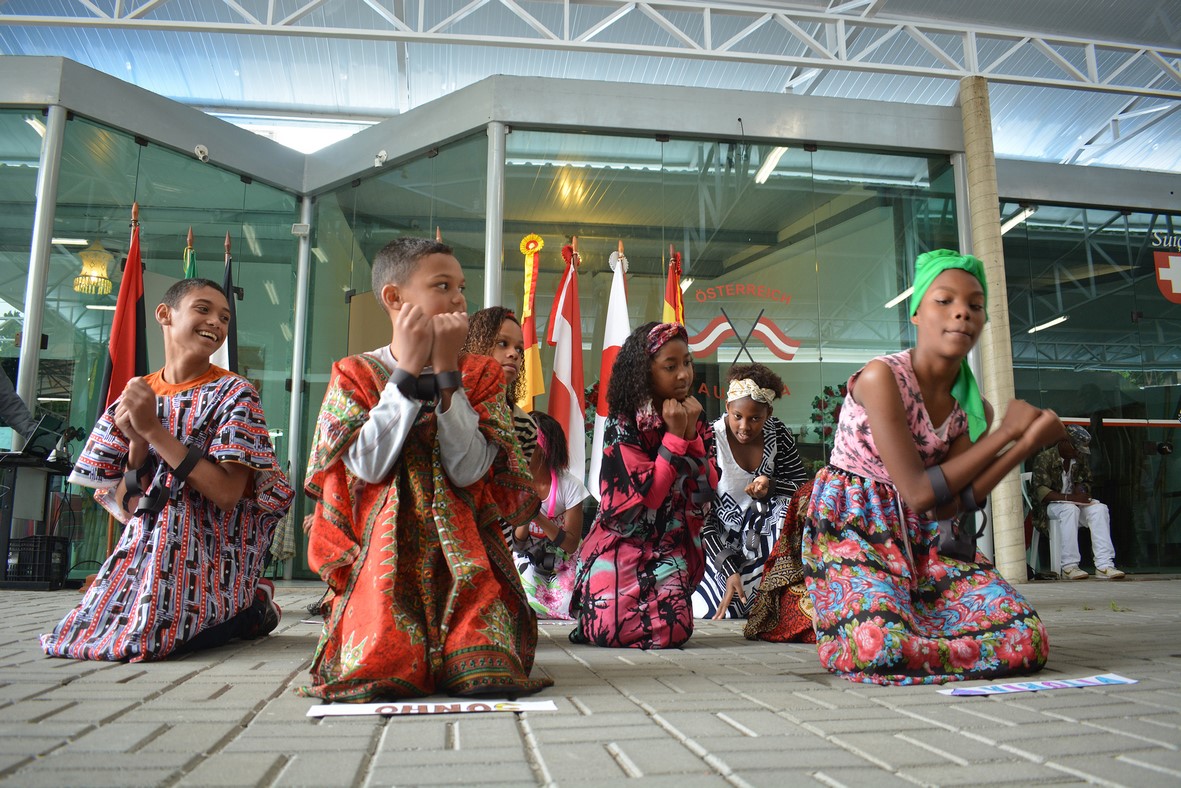 Alunos da Escola Municipal Padre Rafael fazem apresentação de dança durante o evento (Fotos: Henrique Pinheiro)
