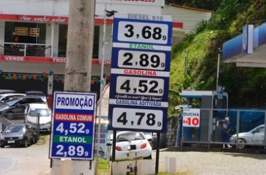 Os preços num posto sem bandeira em Duas Pedras (Fotos: Henrique Pinheiro)