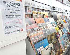 Encontro de Vinil reúne  colecionadores e movimenta a  Ponte da Saudade neste sábado