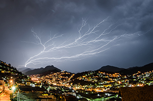 Um raro e belo  espetáculo antes  da esperada chuva 