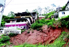 Moradores pedem obra de contenção urgente no Tingly