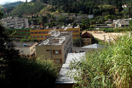 Problemas decorrentes da tragédia de 2011 ainda prejudicam os moradores da Vila Nova