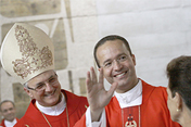 Dom Edney empossa padre Fábio como novo vigário episcopal da sede