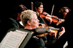 Orquestra canadense emociona o público no Teatro Municipal 