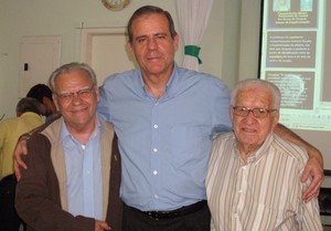 Médico e terapeuta de vidas passadas e de florais José Henrique Rubim de Carvalho