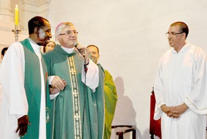 Duas Barras - Em clima de fé e oração, bispo diocesano preside posse do novo pároco de Duas Barras