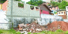 Obras impedem volta às aulas em escola no Alto de Olaria