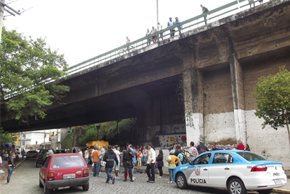 Agricultor se atira do viaduto e morre na hora