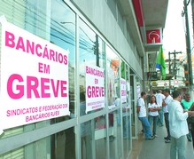 Bancários entram em greve na luta por aumento de salário