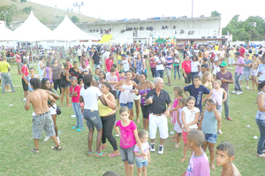 Dr. Félix e Marcelo Mansur comemoram vitória com população 