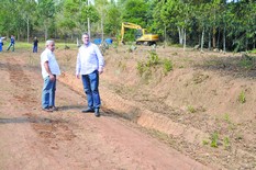 Terreno para casas começa a ser preparado