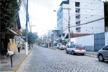 No bairro Vila Nova, obra em execução anima, outra, por fazer, ainda preocupa