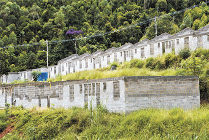 Duas tragédias — e a longa  espera pelas casas populares 