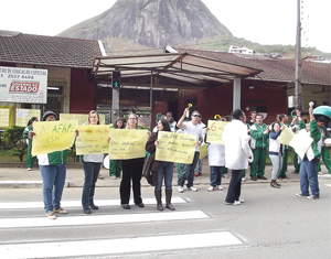 Funcionários  da Afape fazem protesto