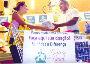 No carrinho das compras, a solidariedade...