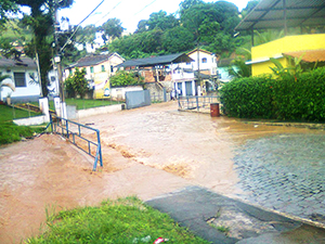 Cantagalo sofre com chuva forte de verão