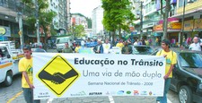 Passeata de estudantes encerra Semana Nacional do Trânsito