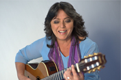 Friburguense Lee Santos lança CD hoje no Teatro Rival, no Rio