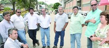 Prefeito interino e secretários visitam locais atingidos pelas chuvas e escutam moradores