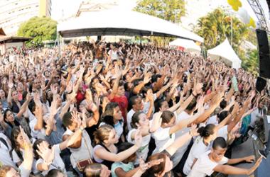 A alegria de ser jovem católico e a  beleza de viver a vida por Cristo