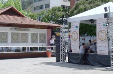 Festival de Truta é aberto oficialmente com solenidade na Praça Dermeval 
