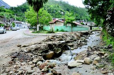 A VOZ DOS BAIRROS - Moradores do bairro Lagoinha querem obras de reconstrução