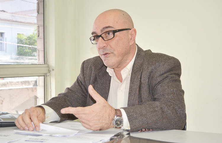 O advogado e gerente do Procon de Nova Friburgo, André Abicalil (Foto: Henrique Pinheiro)