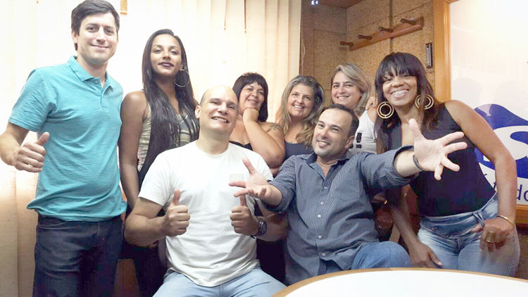 Igor Menta e equipe da Rádio Sucesso FM (Foto: Divulgação)