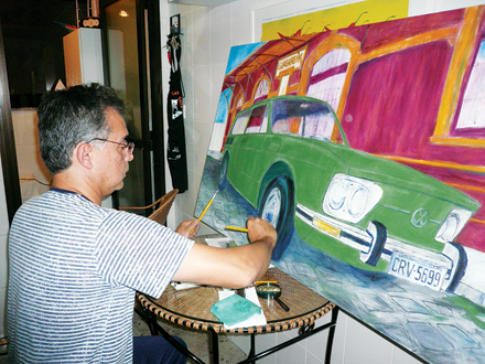 Artista confere a carros cores e formas especiais