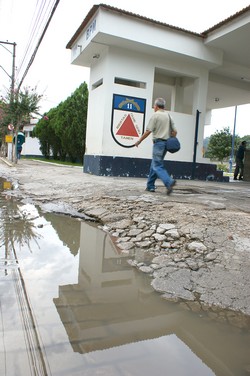 Calçadas esburacadas, um eterno problema?