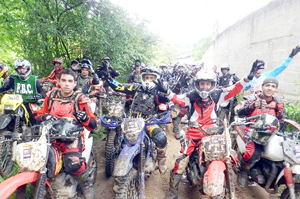 Trilha do Galo bate recorde e reúne dois mil motociclistas