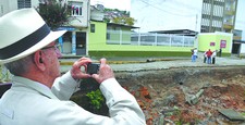 Chuva forte derruba muro do rio na Avenida Itália