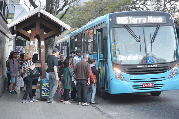 Concessão do transporte em Friburgo termina e ônibus continuam circulando