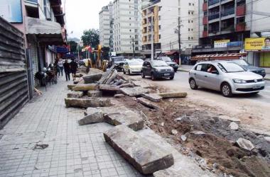 Obra de alargamento da pista tem objetivo de melhorar o trânsito no entorno do Paissandu (Lúcio Cesar Pereira/A Voz da Serra)