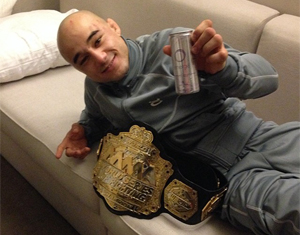 Marlon Moraes derrota Rettinghouse por decisão unânime dos árbitros