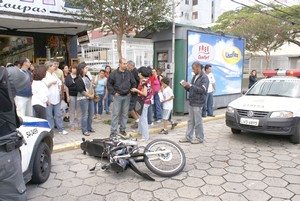 Acidente tumultua Avenida Alberto Braune