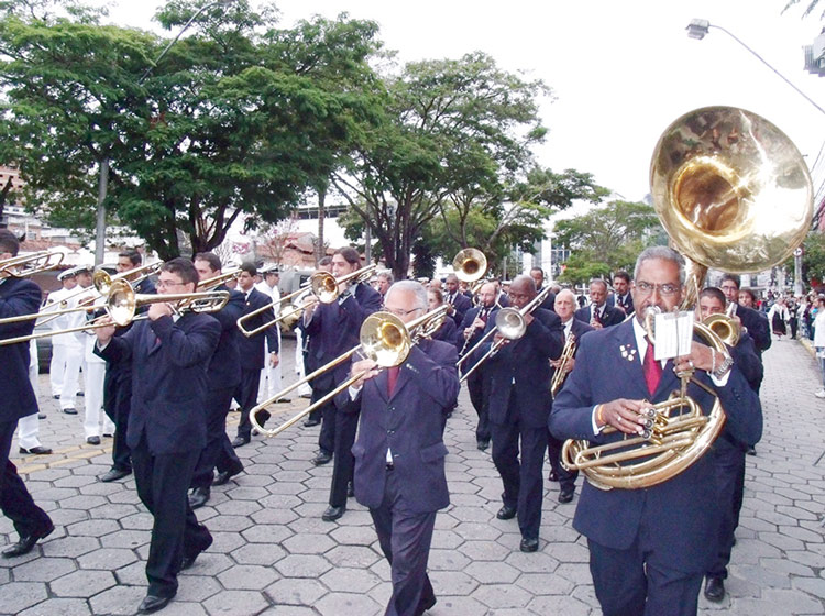 As bandas de música são presença marcante nos desfiles de aniversário de Nova Friburgo