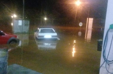 Posto de combustível em Mury ficou inundado (Foto de leitor)