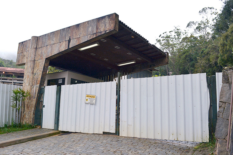 O canteiro de obras do hospital estava vazio na última semana (Foto: Henrique Pinheiro)