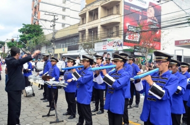 A banda em apresentação na cidade (Foto: Vinicius Eyer)