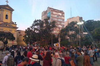 A concentração na Praça Dermeval Barbosa (Foto de leitor)