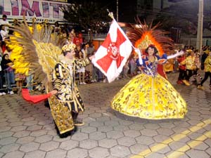 Imperatriz de Olaria conta um conto e aumenta um ponto na alegria do público no carnaval