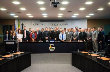 A sessão solene reuniu junto aos vereadores a diretoria e amigos da CDL (A Voz da Serra)