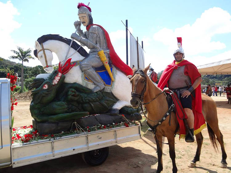 Evento em homenagem ao santo terá cavaleiros de Nova Friburgo e de municípios vizinhos, como o porteiro Antônio Brito (Cortesia de Antônio Brito))