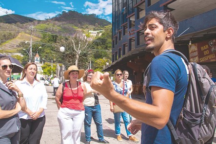 Walking Tour da Raiz Turismo com Gabriel Ludolf. Foto: Montagna Filmes