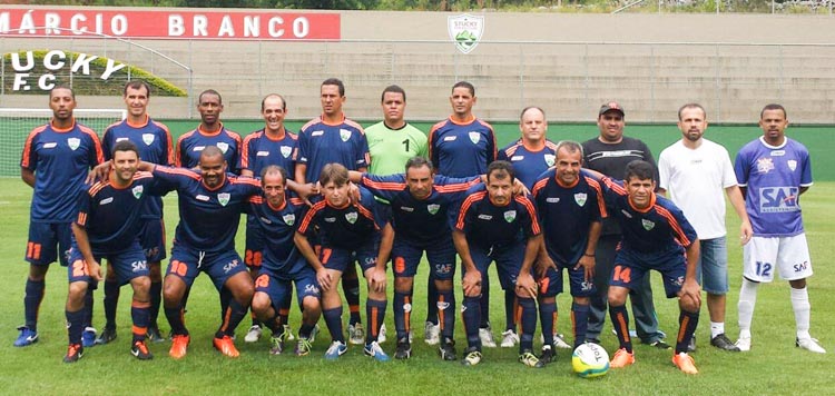 Campanha incontestável leva time anfitrião à vitória do campeonato