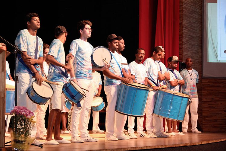 Banda do Colégio Rui Barbosa, em 2015, durante apresentação do II Simpósio do EJA (Foto: Arquivo A VOZ DA SERRA)