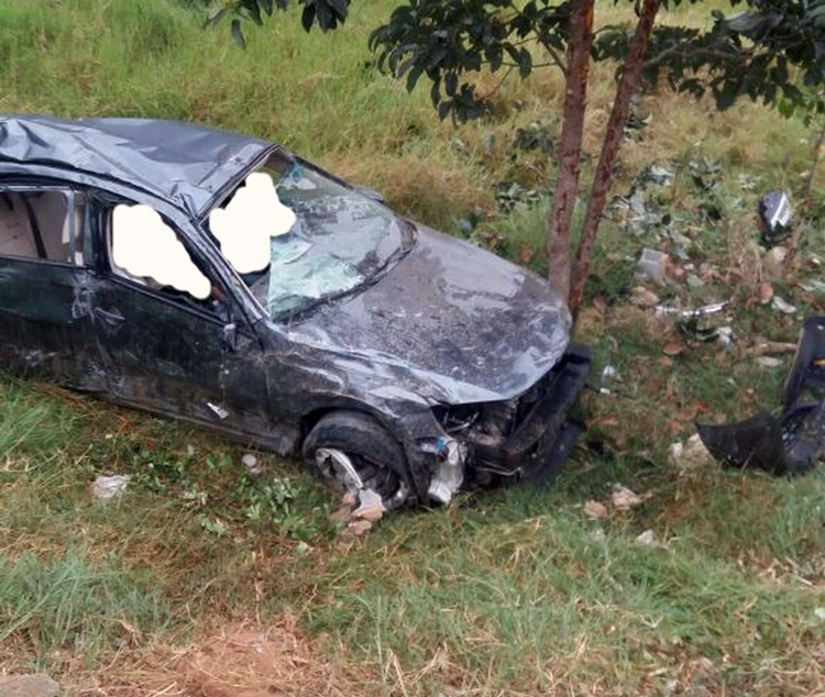 O carro acidentado em Duas Barras (Foto: reprodução da internet)