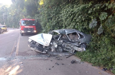 O carro após o acidente (Foto: Guilherme Alt)