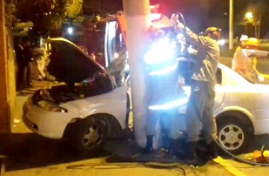 Motorista morre ao colidir contra um poste na Julius Arp